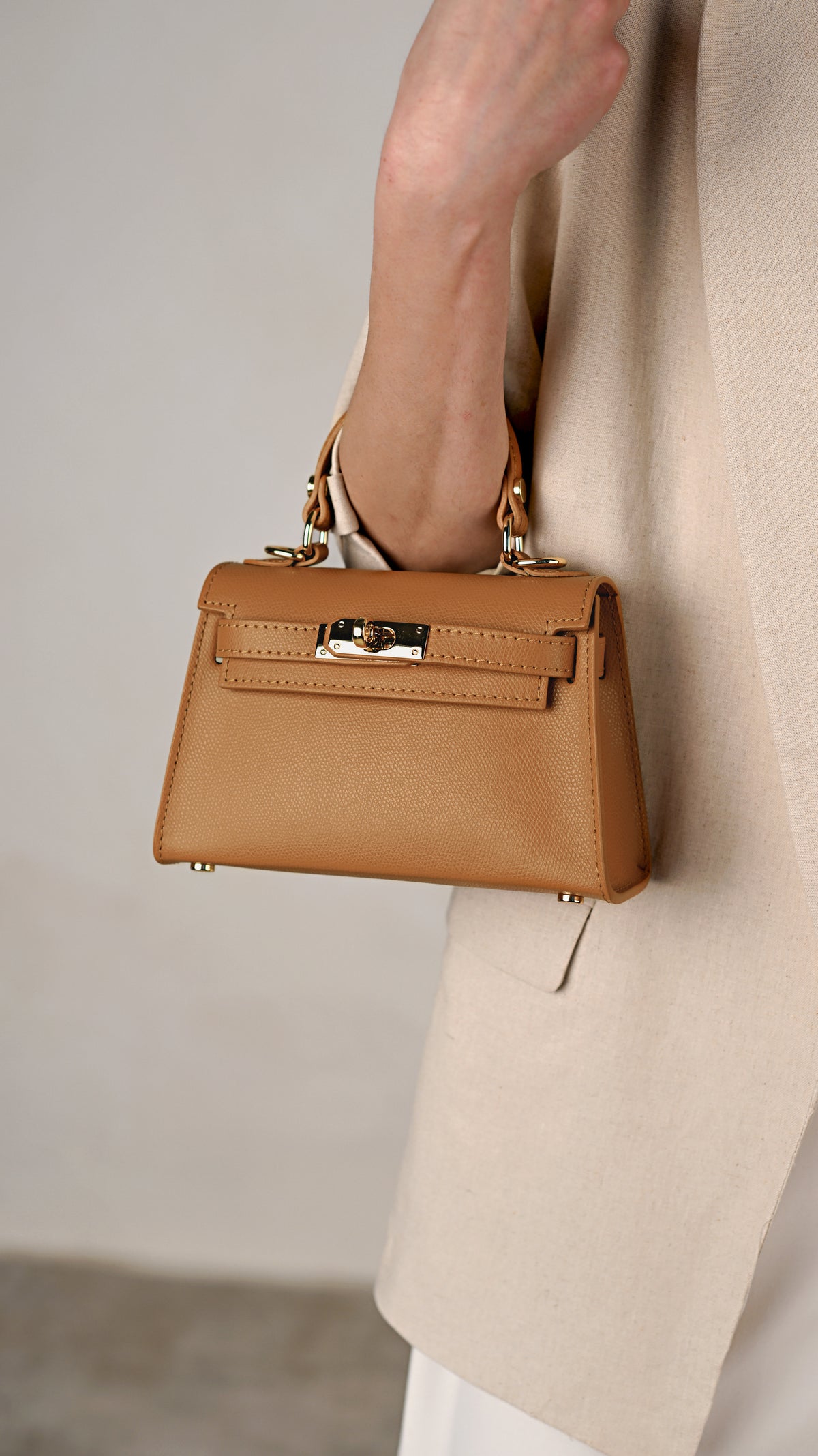 Geantă LINA mini camel - interior și compartimente