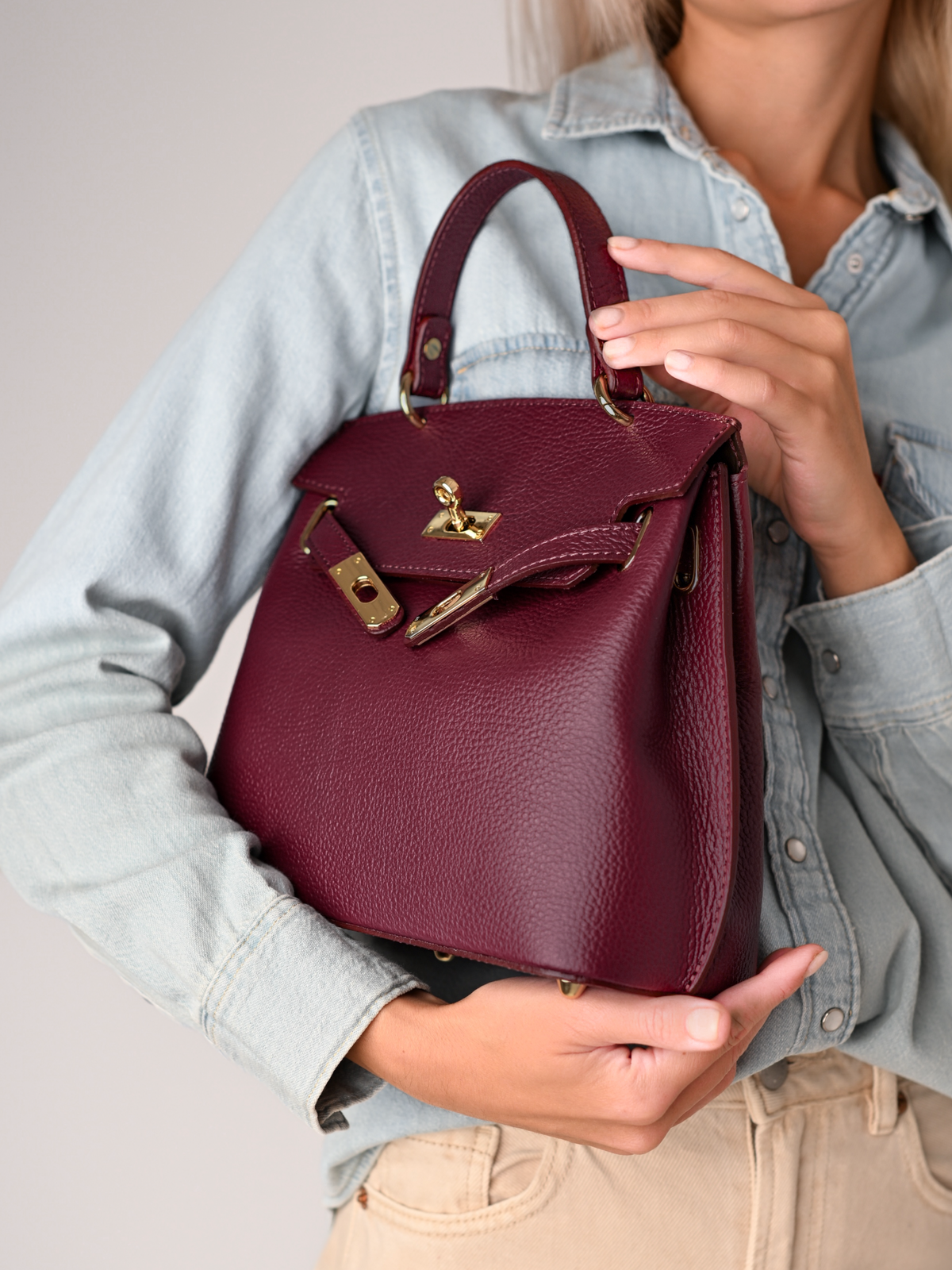 Geantă MIA burgundy - detaliu material piele