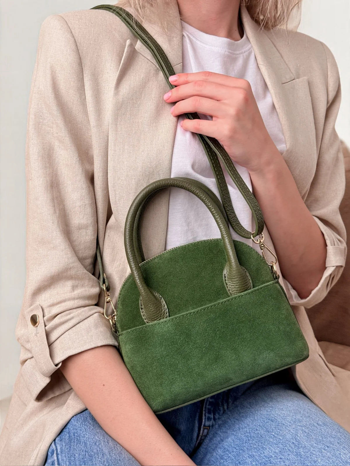 Geantă EMMA mini olive - purtată pe umăr