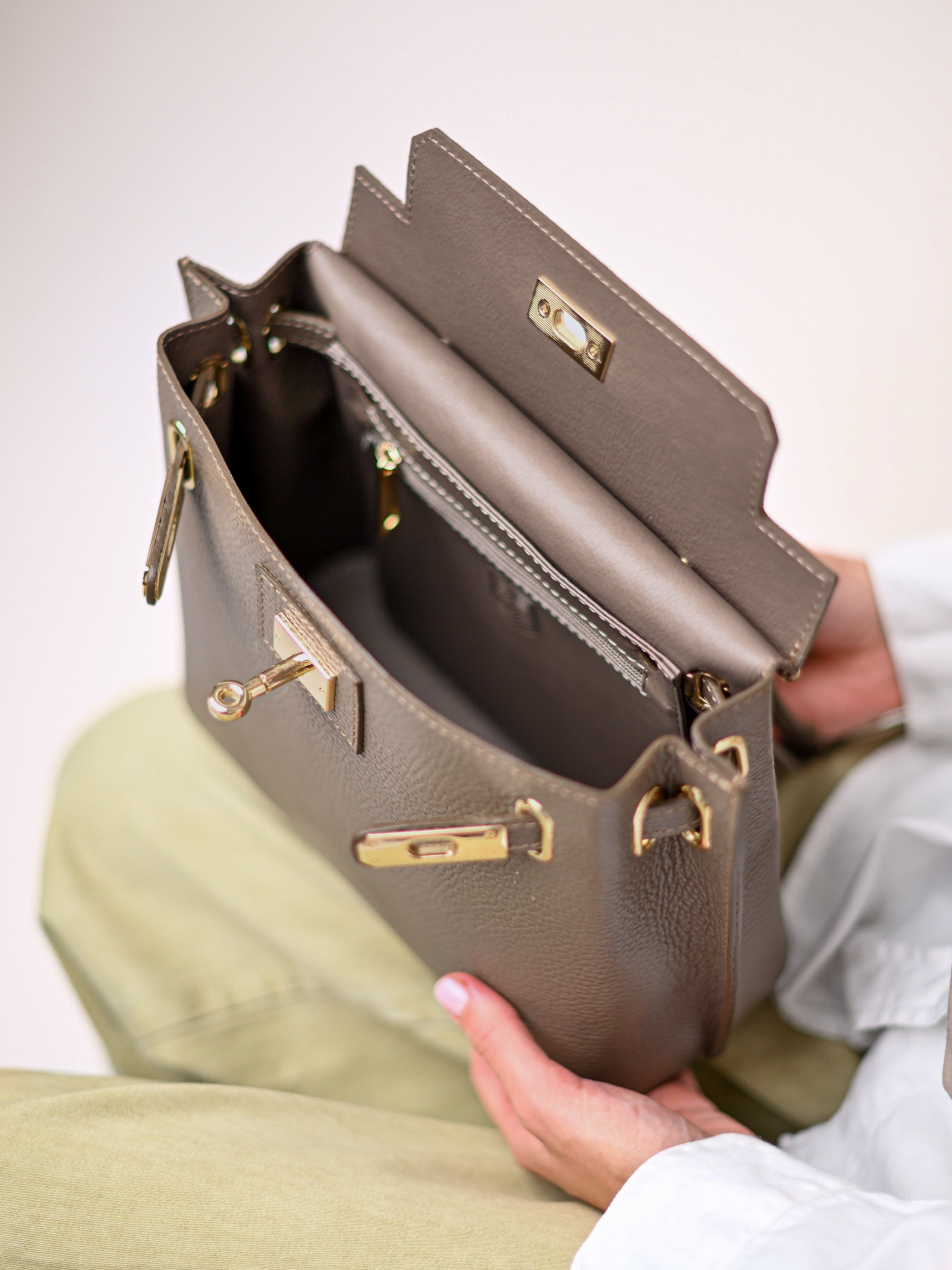 MIA TAUPE, PIELE NATURALĂ.