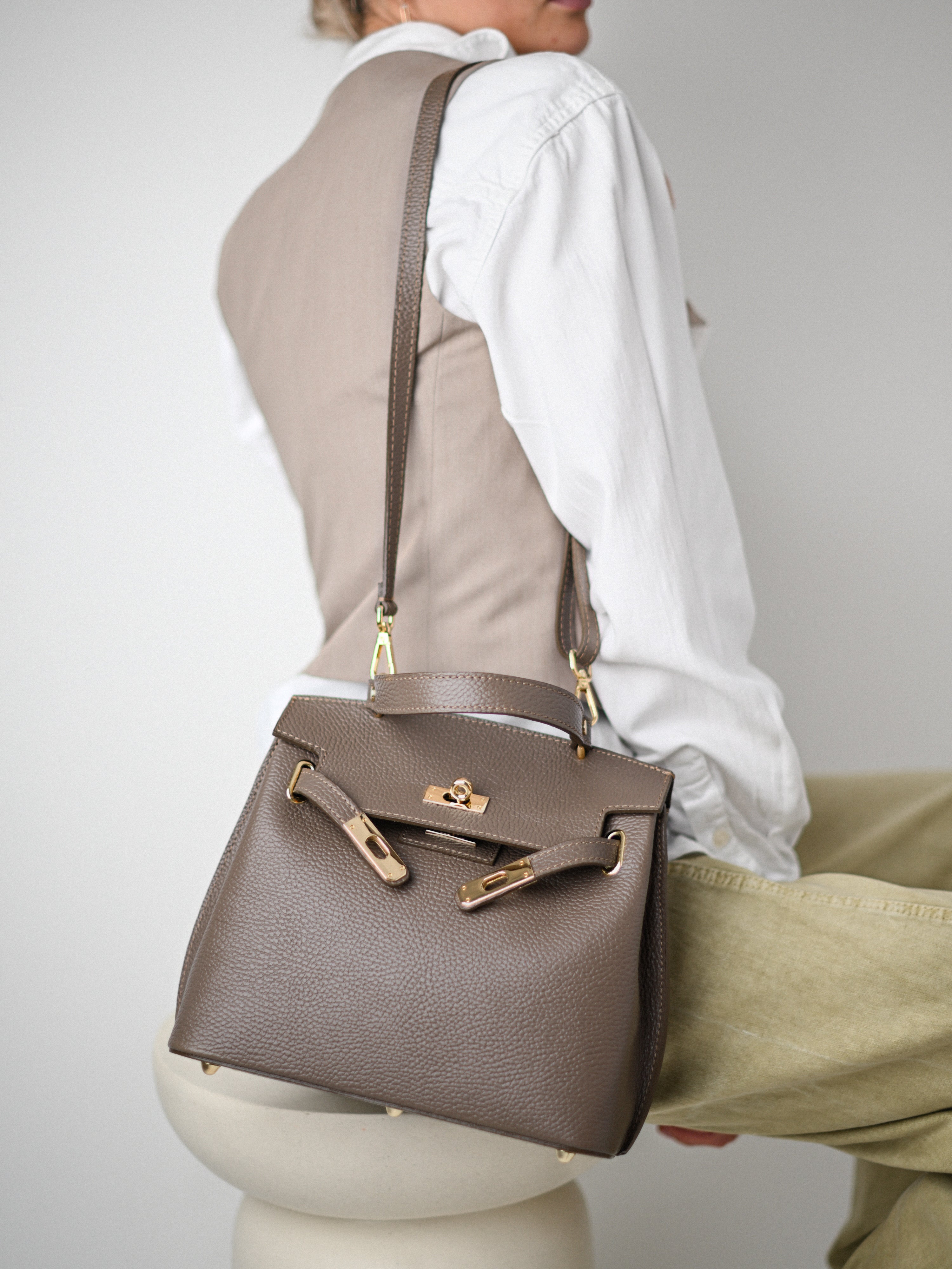 MIA TAUPE, PIELE NATURALĂ.