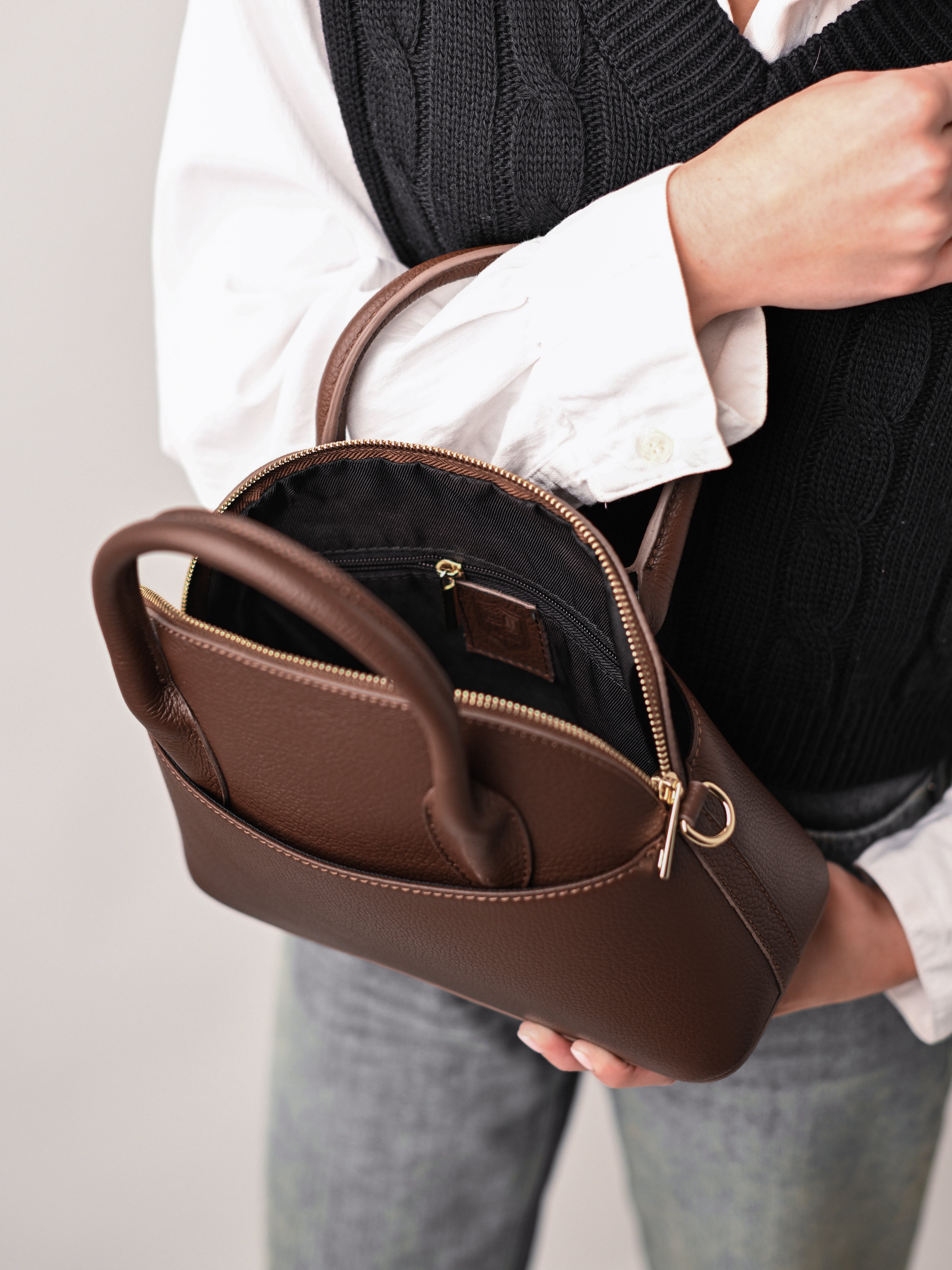 EMMA MAXI CIOCOLATĂ NEAGRĂ, PIELE NATURALĂ.