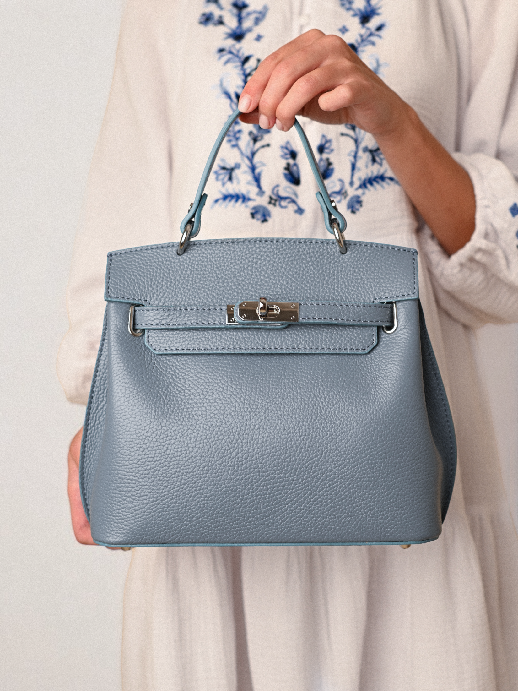 MIA BLEU AZUR, ACCESORII ARGINTII, PIELE NATURALĂ.